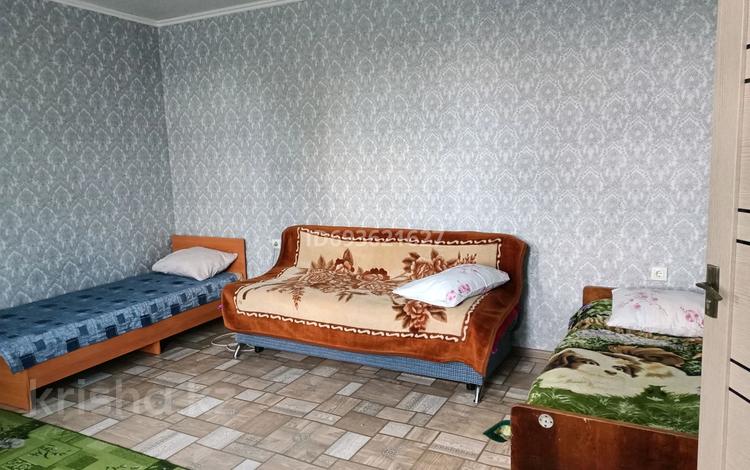 4-комнатный дом посуточно, 56 м², Дорошкиных за 3 000 〒 в Бурабае — фото 2