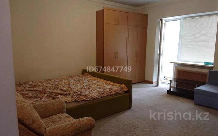 1-бөлмелі пәтер, 37 м², 2/5 қабат ай сайын, мкр Самал-2 48, бағасы: 270 000 〒 в Алматы, Медеуский р-н — фото 57