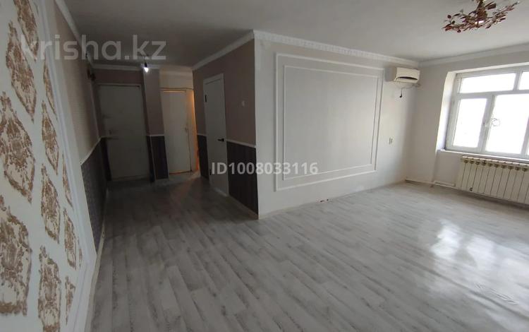 4-комнатная квартира · 69.3 м² · 5/5 этаж, Мекр 1 32 за 8 млн 〒 в Кульсары — фото 2