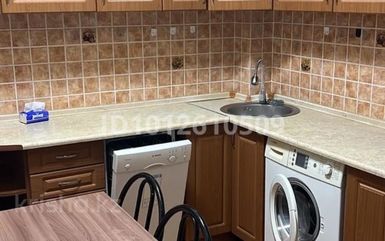 2-комнатная квартира · 52 м² · 5/5 этаж, мкр Айнабулак-3 98 за 250 000 ₸ в Алматы, Жетысуский р-н — фото 2