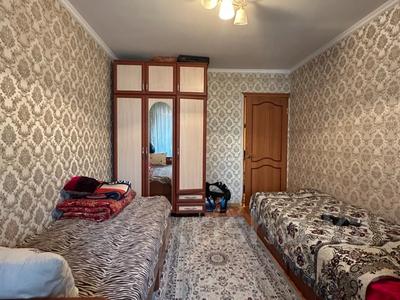 3-комнатная квартира, 65 м², 2/5 этаж, мкр Аксай-2 за 31 млн 〒 в Алматы, Ауэзовский р-н