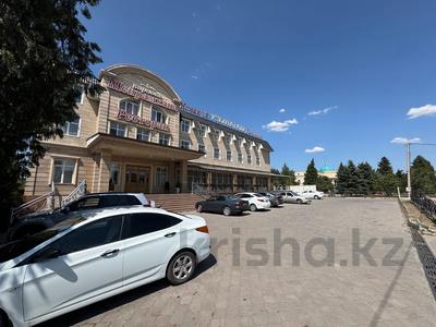 Свободное назначение, офисы, магазины и бутики, склады, общепит, салоны красоты, бани, гостиницы и зоны отдыха, фитнес и спорт, медцентры и аптеки, образование, развлечения, конференц-залы, кабинеты и рабочие места, студии · 2200 м² за 5.5 млн 〒 в Узынагаш