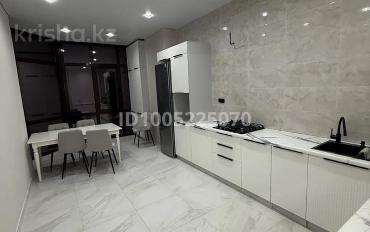 2-бөлмелі пәтер · 81 м² · 7/9 қабат, Молдагулова 5/4 — Жд вокзал, бағасы: 350 000 〒 в Уральске — фото 2