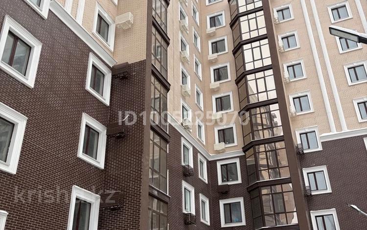 2-комнатная квартира · 81 м² · 7/9 этаж, Молдагулова 5/4 — Жд вокзал за 350 000 〒 в Уральске — фото 13