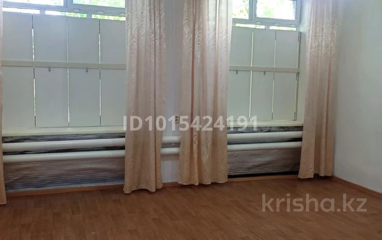 Офисы, образование, кабинеты и рабочие места, студии · 30 м² за 90 000 ₸ в Сарани — фото 3
