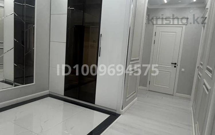 3-комнатная квартира · 100 м² · 8/16 этаж, Сырым батыра 99/3 за 72 млн ₸ в Шымкенте, Каратауский р-н — фото 2