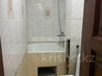 2-бөлмелі пәтер · 41 м² · 2/4 қабат, Алмагүл ш/а., Жарокова — Бухар Жырау, бағасы: 300 000 ₸ в Алматы, Бостандыкский р-н
