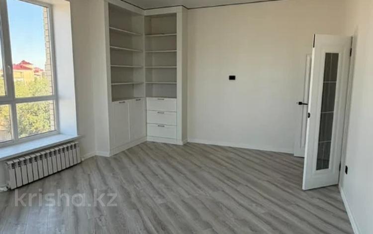 2-бөлмелі пәтер · 80 м² · 2/5 қабат, проспект тауелсиздик 11а, бағасы: 39.5 млн ₸ в Актобе — фото 3
