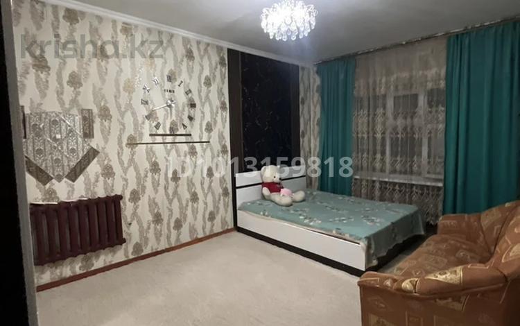 1-комнатная квартира · 42 м² · 5/5 этаж, мкр Жансая 9 — рядом штрфстоянка Биназар баня за 9 млн ₸ в Таразе — фото 2