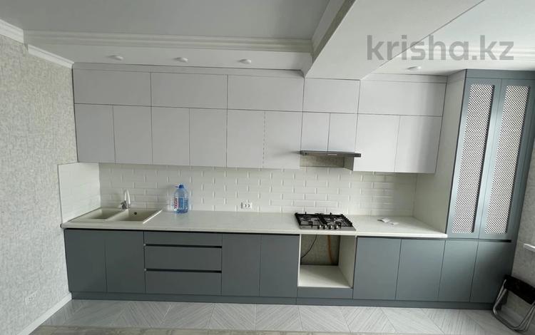 2-комнатная квартира, 85.8 м², 4/5 этаж, мкр. Алтын орда за 27 млн 〒 в Актобе, мкр. Алтын орда — фото 2