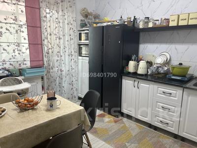 2-комнатная квартира · 47 м² · 1/9 этаж, мкр Юго-Восток, Шапагат 10 за 19 млн 〒 в Караганде, Казыбек би р-н