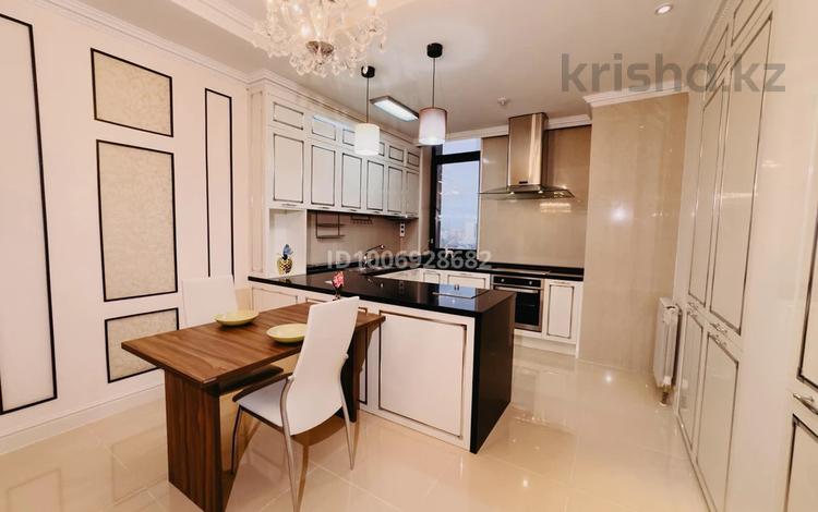 4-комнатная квартира · 173 м² · 4/30 этаж, Кошкарбаева 2 за 680 000 〒 в Астане, Сарайшык р-н — фото 2