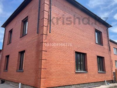 Отдельный дом · 7 комнат · 208 м² · 10 сот., Шажимбаева — Назарбаева за 210 млн 〒 в Петропавловске