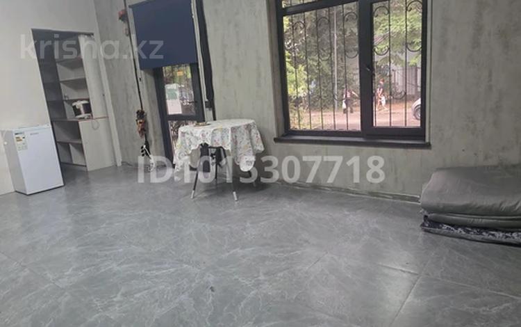 1-бөлмелі пәтер · 50 м² · 1 қабат, Менделеева 51 — Погодина, бағасы: 250 000 ₸ в Алматы, Медеуский р-н — фото 2