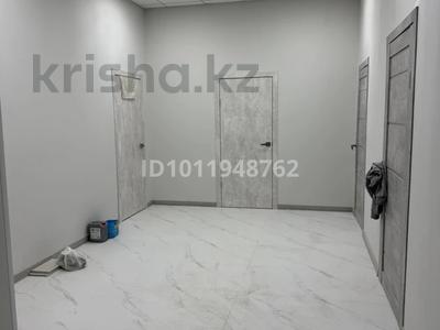 Еркін, кеңселер, білім орталықтары, кабинеттер және жұмыс орындары · 200 м², бағасы: 800 000 ₸ в Актобе, мкр. Алтын орда