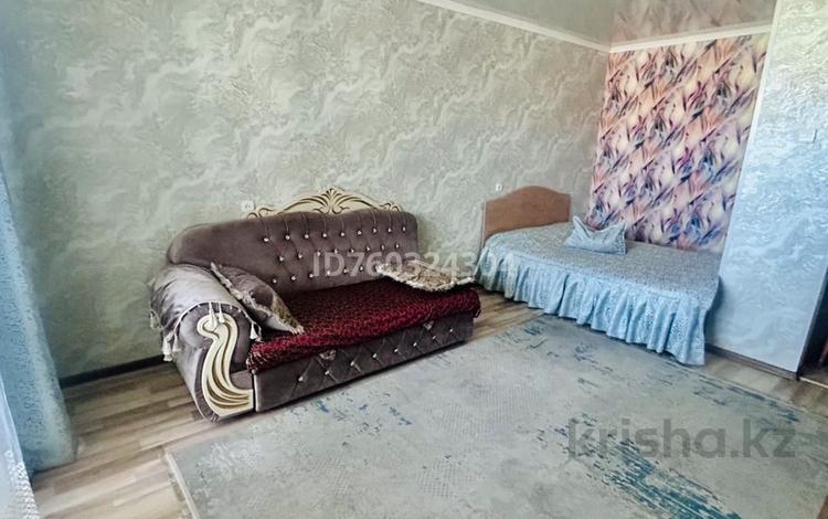 1-комнатная квартира · 35 м² · 8/9 этаж, Кабанбай батыра 42 — Казына Цгб базар центр рынок триумф вокзал гдк за 12 000 ₸ в Семее — фото 90