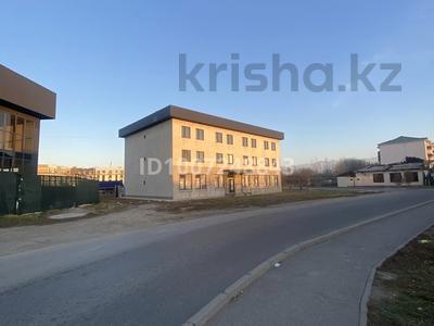 Свободное назначение, офисы, магазины и бутики, общепит, салоны красоты, фитнес и спорт, медцентры и аптеки, образование, развлечения, конференц-залы, кабинеты и рабочие места, студии · 1000 м² за 5 млн ₸ в 