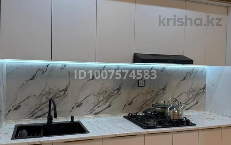 1-комнатная квартира · 42 м² · 5/9 этаж, мкр Достык 106/3 за 150 000 ₸ в Шымкенте, Абайский р-н — фото 2