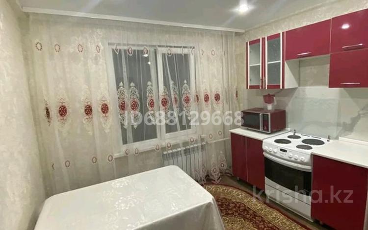 2-бөлмелі пәтер · 70 м² · 2/5 қабат, Утепова — Утепова, бағасы: 16 000 ₸ в Усть-Каменогорске — фото 2