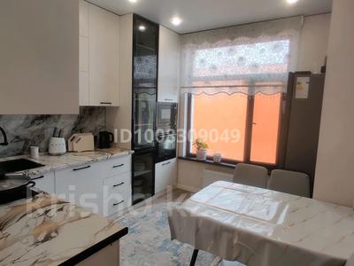 2-комнатная квартира · 49 м² · 3/3 этаж, Аубакирова 12/45а за 300 000 ₸ в 