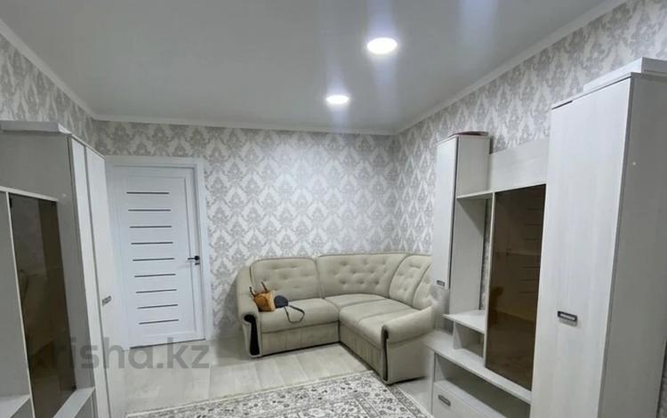2-бөлмелі пәтер · 49 м² · 4/5 қабат, Ибатова 55 — мкр. Космос, бағасы: 16 млн ₸ в Актобе — фото 2