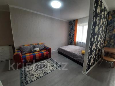 1-комнатная квартира, 35 м² посуточно, Назарбаева 21 за 8 000 〒 в Караганде, Казыбек би р-н
