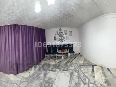 Отдельный дом · 4 комнаты · 90.8 м² · 10 сот., 13 микрорайон — Вдоль по бетонной дороги, высоковольтный столб за 16.5 млн 〒 в Аксае