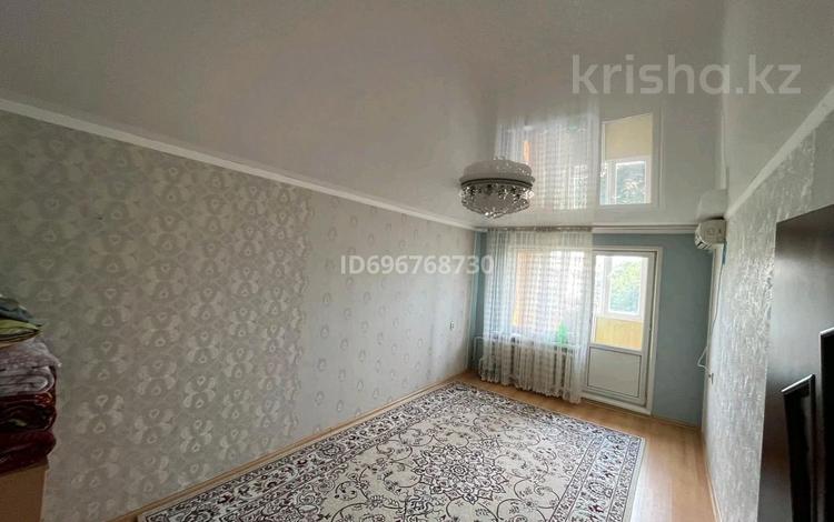 2-комнатная квартира, 45 м², 5/5 этаж помесячно, мкр Аксай-2 24 — Толе би - Б Момышұлы