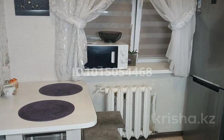 2-комнатная квартира · 45 м² · 4/4 этаж, Байзак батыра дом 182 — стадион Локомотив за 15 млн ₸ в Таразе — фото 2