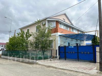 Отдельный дом · 5 комнат · 230 м², Кенен Азербаева 53 за 700 000 〒 в Атырау, мкр Ак депо