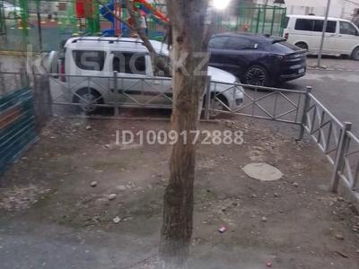 2-комнатная квартира · 54 м² · 1/5 этаж, Строителей 6 за 13.7 млн 〒 в Аксукенте