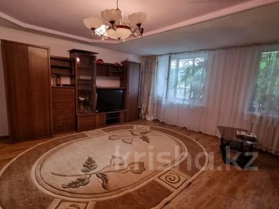 2-бөлмелі пәтер · 85 м² · 1/5 қабат · ай сайын, Жетысу, бағасы: 120 000 〒 в Талдыкоргане, мкр Жетысу