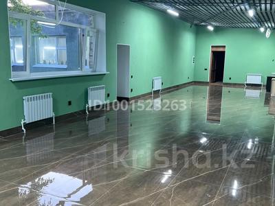 Еркін, кеңселер, дүкендер мен бутиктер, қоймалар, қоғамдық тамақтану орны, сұлулық салондары, фитнес және спорт, медорталықтар мен дәріханалар, білім орталықтары, ойын-сауық, конференц-залдар, кабинеттер және жұмыс орындары, студиялар · 100 м², бағасы: 300 000 ₸ в Актобе, мкр Шанхай