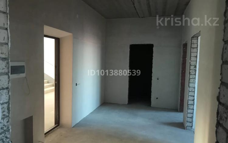 2-бөлмелі пәтер · 70 м² · 7/9 қабат, Алтын орда ш/а. 7А — Возле 80школы, бағасы: 35 млн ₸ в Актобе, мкр. Алтын орда — фото 2