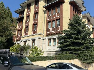 4-бөлмелі пәтер · 216 м² · 4/4 қабат, Керей-Жәнібек хандар 276/15, бағасы: 285 млн ₸ в Алматы, Медеуский р-н