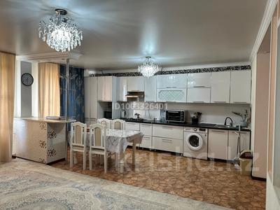 3-комнатная квартира · 100 м² · 9/9 этаж, мкр 12 за 20 000 〒 в Актобе