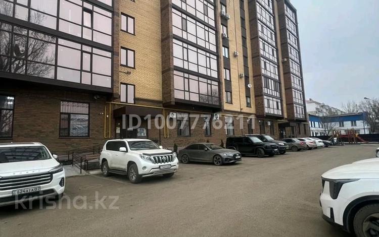 4-бөлмелі пәтер · 106 м² · 8/10 қабат, Громова 16, бағасы: 36 млн ₸ в Уральске — фото 2