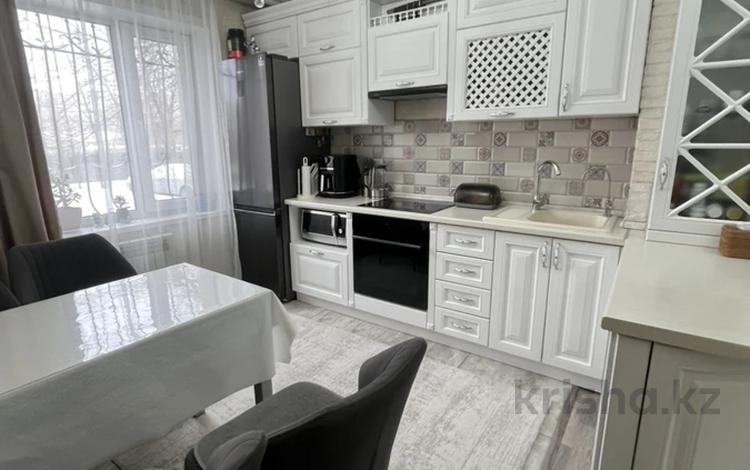 3-комнатная квартира · 65 м² · 1/5 этаж, мкр Юго-Восток, мкр Степной 1 6/44 за 26.5 млн ₸ в Караганде, Казыбек би р-н — фото 2