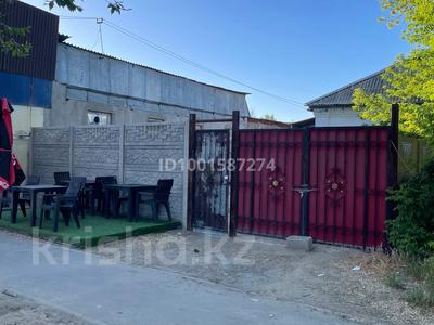 Отдельный дом · 4 комнаты · 60 м² · 4.5 сот., Ташкентская 256 — Комратова-Ташкентская за 38 млн 〒 в Таразе