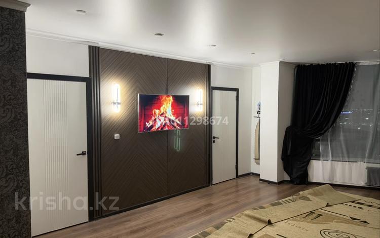 3-бөлмелі пәтер · 95 м² · 23/25 қабат, мкр 11 112в — Актобе ажары, бағасы: 20 млн ₸ — фото 2