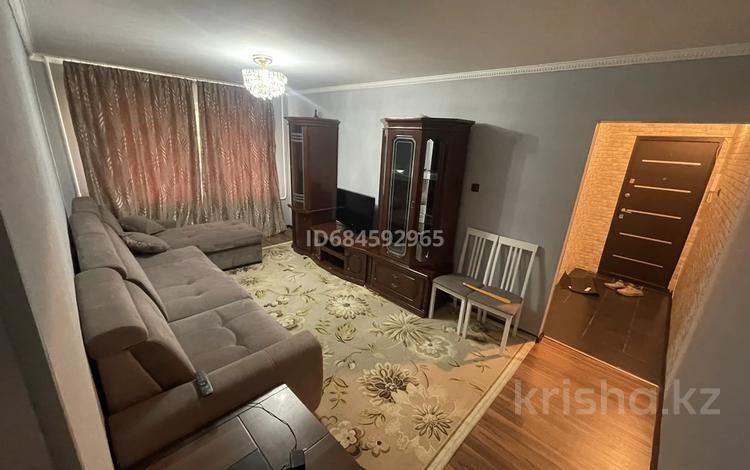 3-комнатная квартира, 58 м², 1/4 этаж помесячно, мкр №10 16 — Шаляпина Берегового