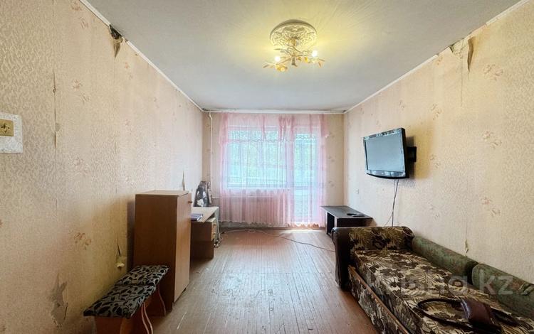 1-комнатная квартира, 31 м², 3/5 этаж, 6 микрорайон за 5.8 млн 〒 в Темиртау — фото 2