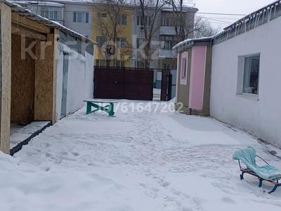 Жер үй мен саяжайлар в Улытау обл.: Үйдің бір бөлігі · 4 бөлме · 93 м² · 10 сот., 72 1 — Абая-Сейфуллина (бывшая Некрасова), бағасы: 37 млн 〒 Үйдің бір бөлігі · 4 бөлме · 93 м² · 10 сот., 72 1 — Абая-Сейфуллина (бывшая Некрасова), бағасы: 37 млн 〒 в Жезказгане