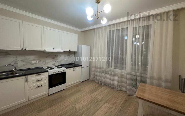 1-бөлмелі пәтер · 50 м² · 4/9 қабат, Керей-Жанибек хандар 50/3, бағасы: 250 000 ₸ в Астане, Есильский р-н — фото 2