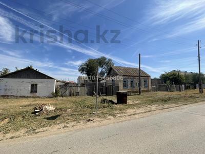 Отдельный дом · 2 комнаты · 50 м² · 10 сот., Абылхайрхан 43 за 5 млн ₸ в Чапаеве