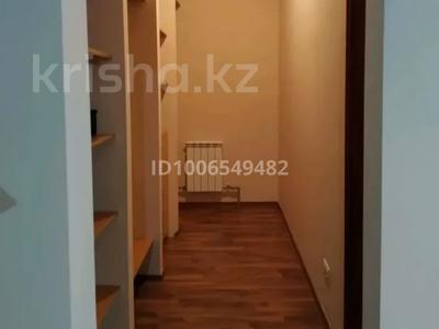 2-бөлмелі пәтер · 90 м² · 7/17 қабат, Мұнайшы ш/а., Кайыргали Смагулов 16, бағасы: 40 млн ₸ в Атырау, мкр Мунайшы