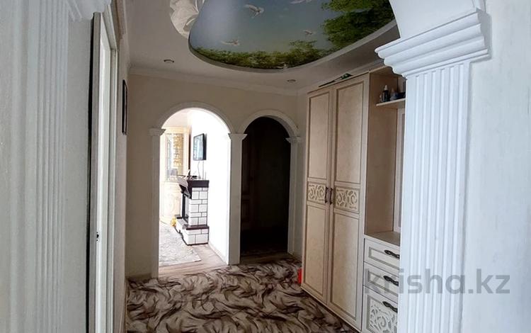 3-бөлмелі пәтер · 64 м² · 8/9 қабат, 4 Мкр 10а, бағасы: 21.5 млн ₸ в Уральске — фото 2