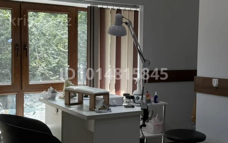 Салоны красоты · 30 м² за 70 000 ₸ в Алматы, Алмалинский р-н — фото 2