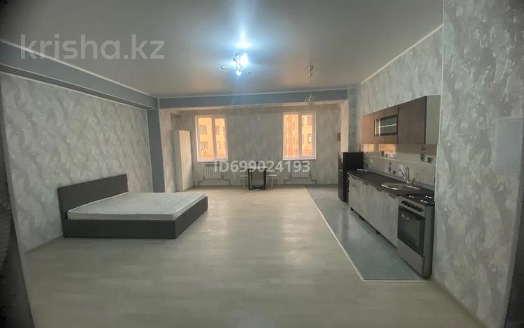 1-комнатная квартира · 45 м² · 1/11 этаж, 17-й мкр 217 за 160 000 ₸ в Актау — фото 2