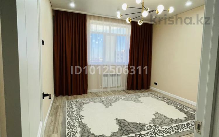 1-бөлмелі пәтер · 44.5 м² · 10/10 қабат, мкр Нурсая, Абулхайыр хана 51а — Напротив ЦОНа. Рядом находятся Абай орталығы, BINOM School и частные школы., бағасы: 250 000 ₸ в Атырау — фото 2